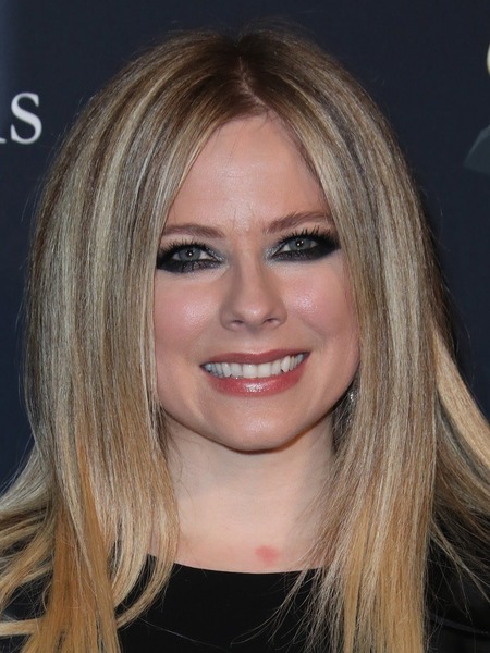 Prénom de cette chanteuse : ... Lavigne.