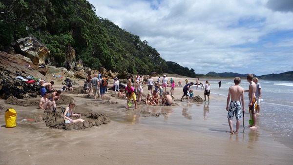 En Nouvelle-Zélande, on trouve une plage où l’eau…