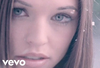 Ce clip de Natasha St-Pier est ……