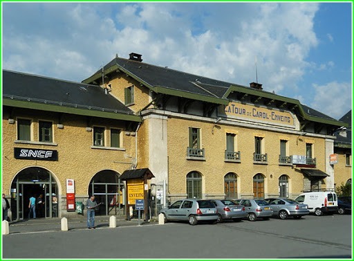 Quelle est la particularité de la gare de Latour-de-Carol, dans les Pyrénées-Orientales ?