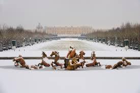 Dans quel château peut-on admirer ce célèbre bassin, dans lequel Apollon semble ici surgir de la neige ?