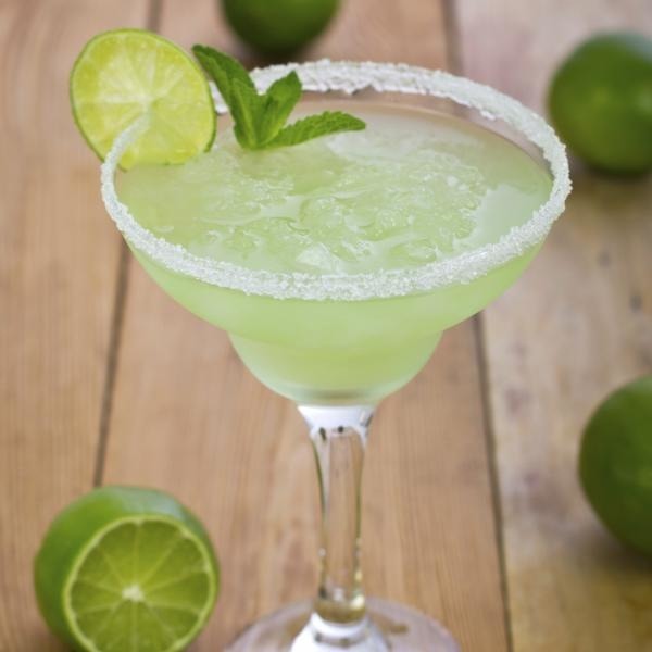 Quel cocktail est composé de tequila, triple sec et jus de citron vert ?
