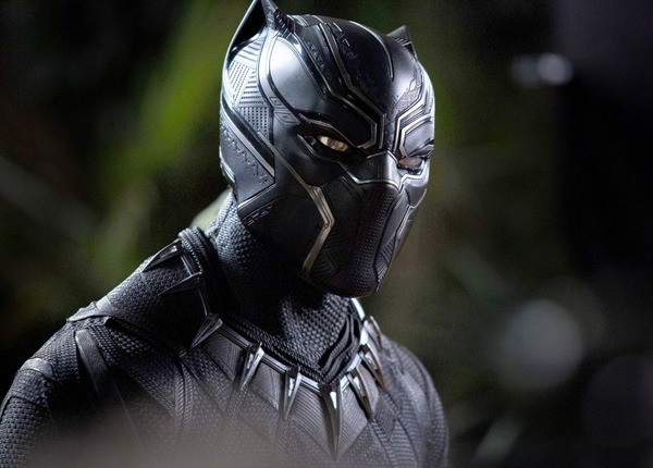 Quelle est la particularité du costume de Black Panther ?