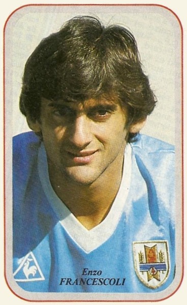 Sélectionné en équipe nationale dès 1982, il participe au Mondial espagnol la même année.