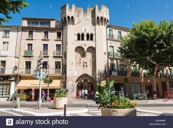 Quel écrivain français né en 1895 a beaucoup écrit sur le monde provençal, et notamment sur la ville de Manosque ?
