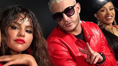 En 2018, DJ Snake sort Taki Taki, une chanson avec Cardi B, Selena Gomez et le latino...