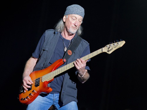 Roger Glover est le bassiste de Deep Purple.