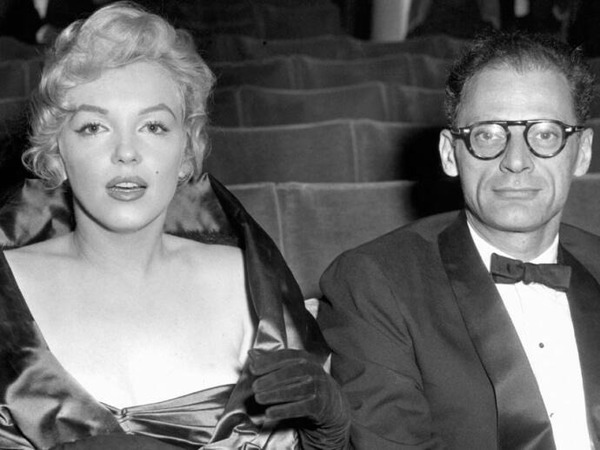 En 1956, Marilyn Monroe a épousé Arthur Miller, un célèbre.....