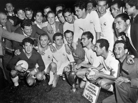 Contre quelle équipe le Real Madrid a-t-il remporté la toute première finale de la Coupe des clubs champions européens en 1956 ?