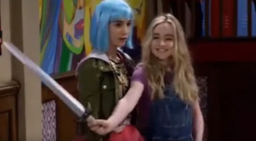¿En verdad son mejores amigas Sabrina y Rowan?