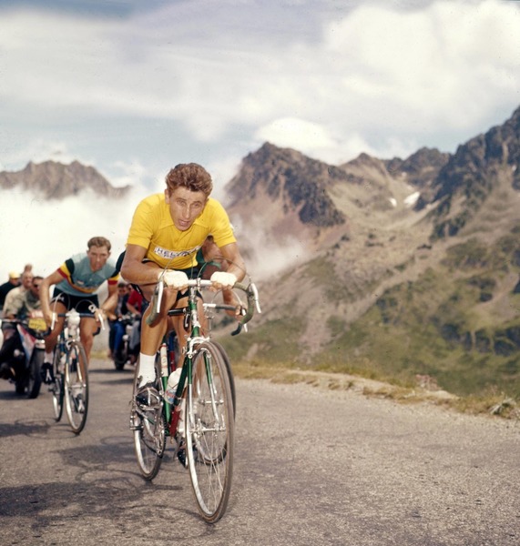 Le Français Jacques Anquetil a été le premier à remporter cinq fois le Tour.