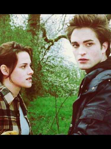 Où se parlent pour la première fois Bella et Edward ?