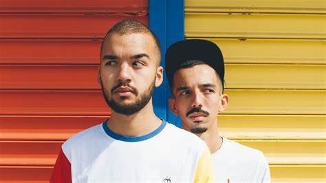 "Je suis" est un single du duo de rap français...