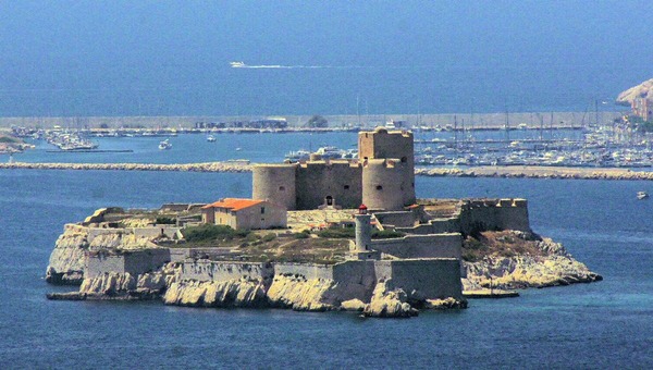 Près de Marseille cette fois, on trouve le mythique château :