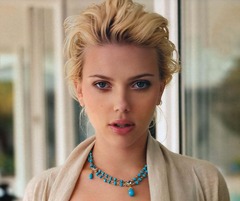 Quelle est la vraie couleur de cheveux de Scarlett Johansson ?