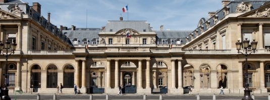 3° - Les institutions de la Vème République