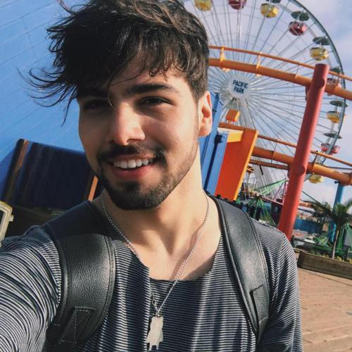 Lucas Olioti on X: r t3ddy é visto atuando como dj aos 3 anos de  idade e vira noticia..  / X