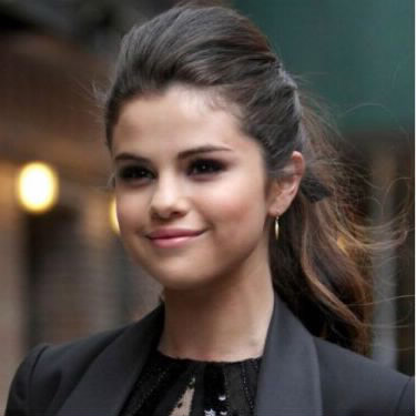 Connais-tu bien Selena Gomez .