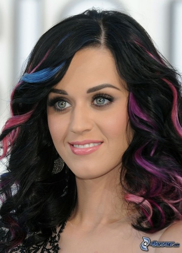 Katy Perry : écoutez et datez ses singles !